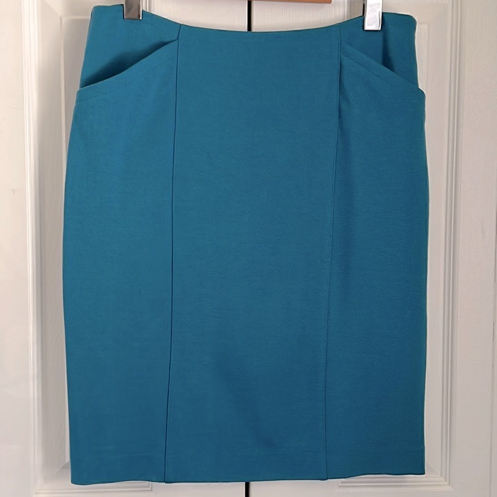 Cabi Turquoise Blue Sigourney Skirt Size 4 ( fits larger, see measurements) NWT